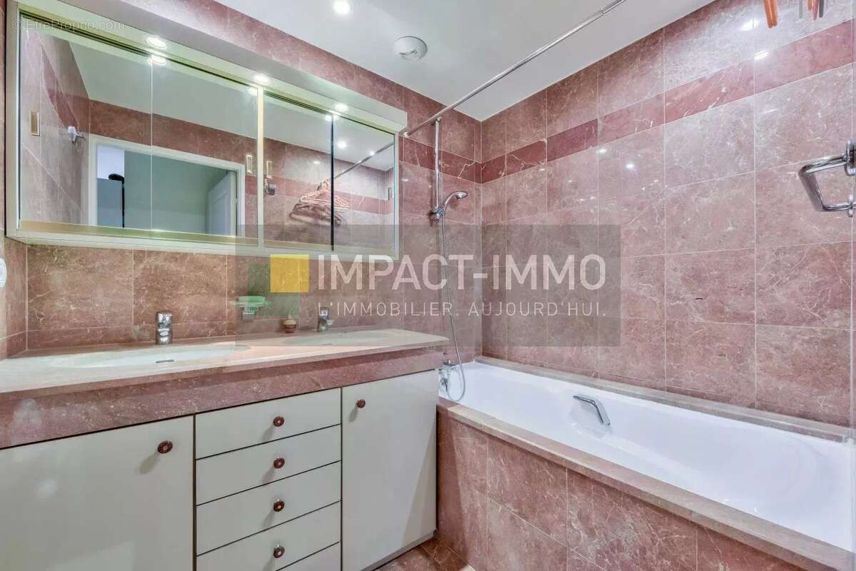 Appartement à LEVALLOIS-PERRET