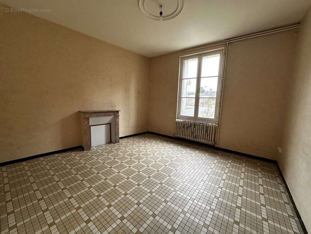 Maison à CHANNAY-SUR-LATHAN