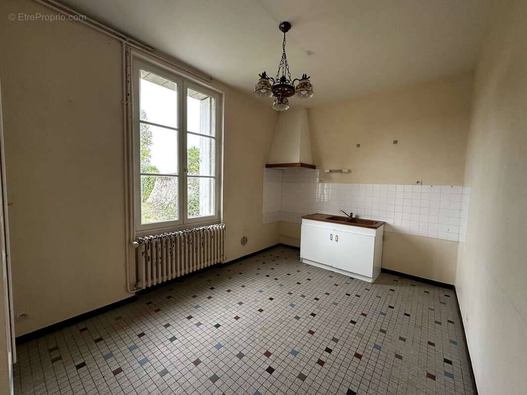 Maison à CHANNAY-SUR-LATHAN