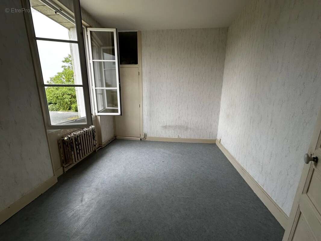 Maison à CHANNAY-SUR-LATHAN