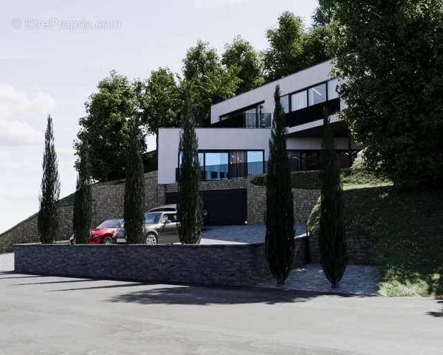 Maison à CHATEAUNEUF-GRASSE