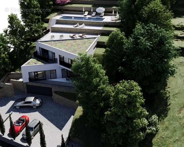 Maison à CHATEAUNEUF-GRASSE