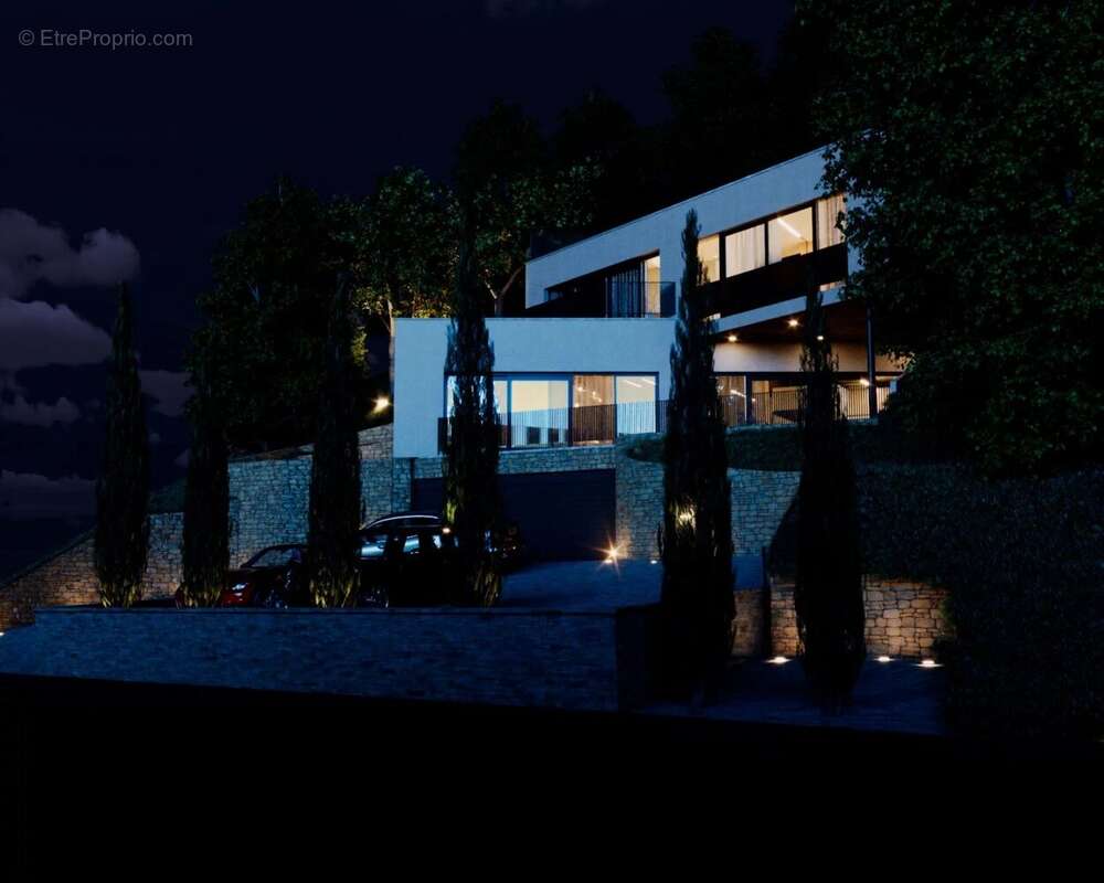 Maison à CHATEAUNEUF-GRASSE