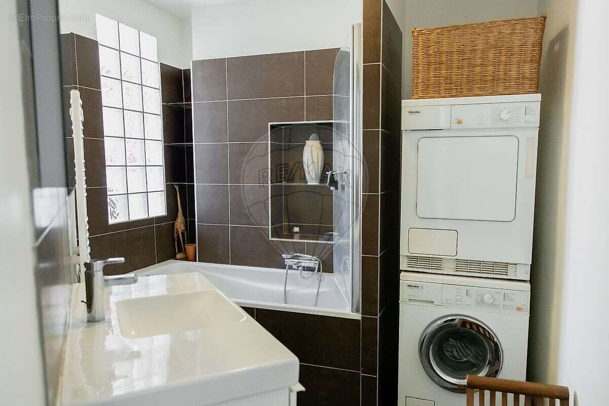 Appartement à MARSEILLE-2E