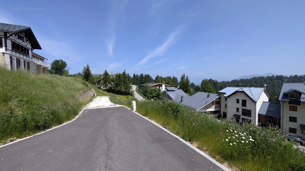 Terrain à PUGNY-CHATENOD