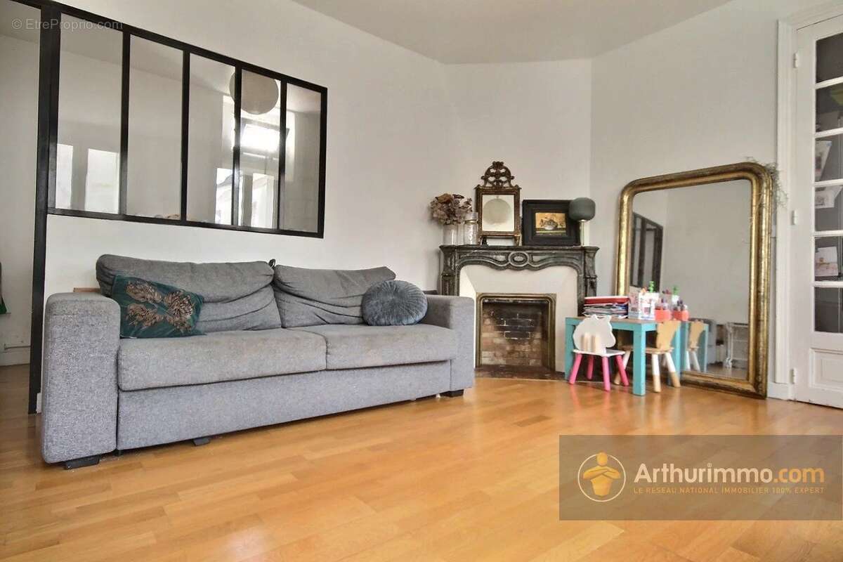 Appartement à CHARENTON-LE-PONT