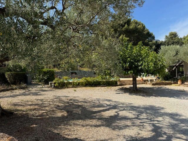 Maison à LE REVEST-LES-EAUX