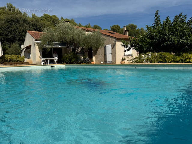 Maison à LE REVEST-LES-EAUX