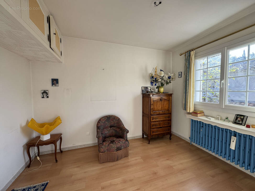 Maison à LE REVEST-LES-EAUX