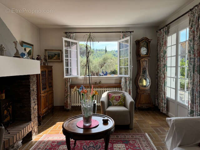 Maison à LE REVEST-LES-EAUX