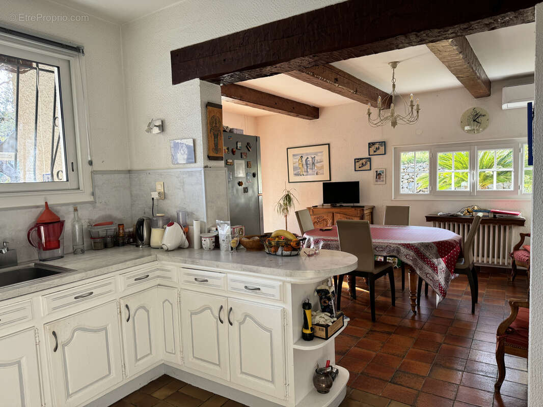 Maison à LE REVEST-LES-EAUX