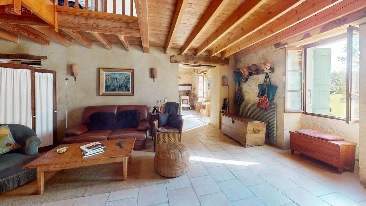 Salon 2 - Maison à CASTERA-VERDUZAN