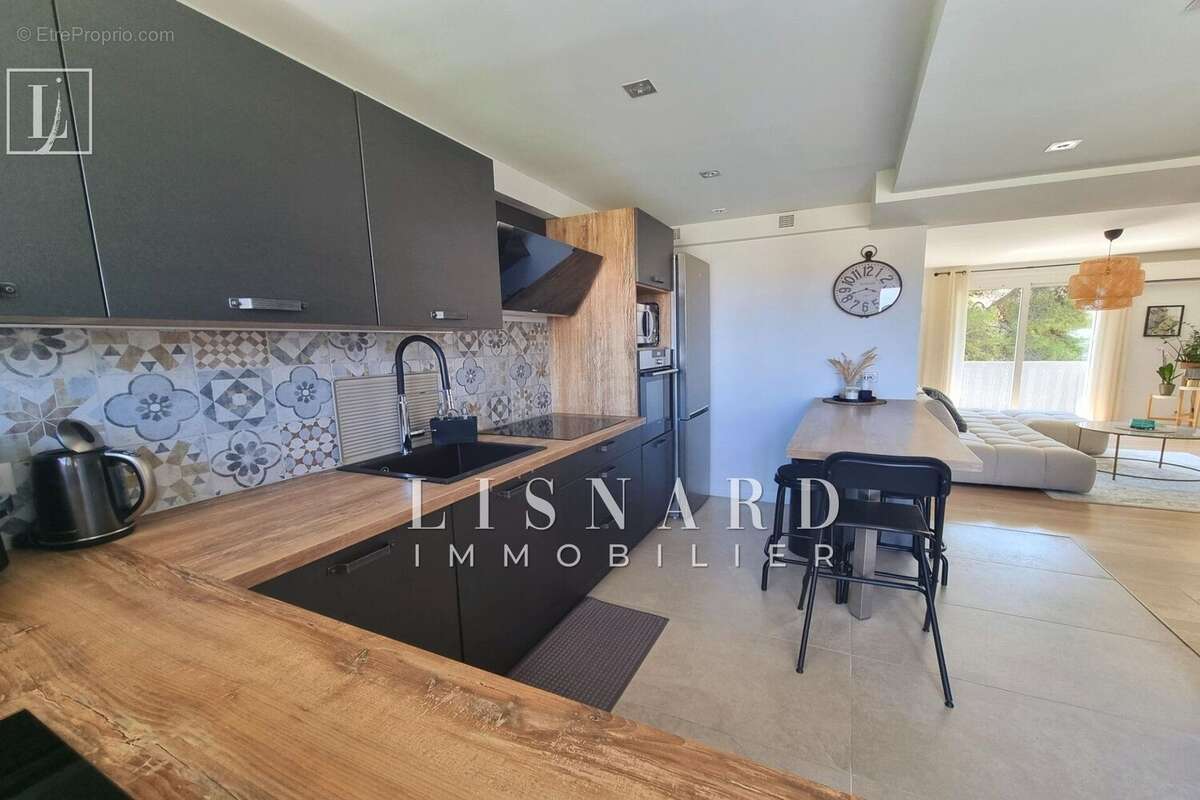 Appartement à VALLAURIS