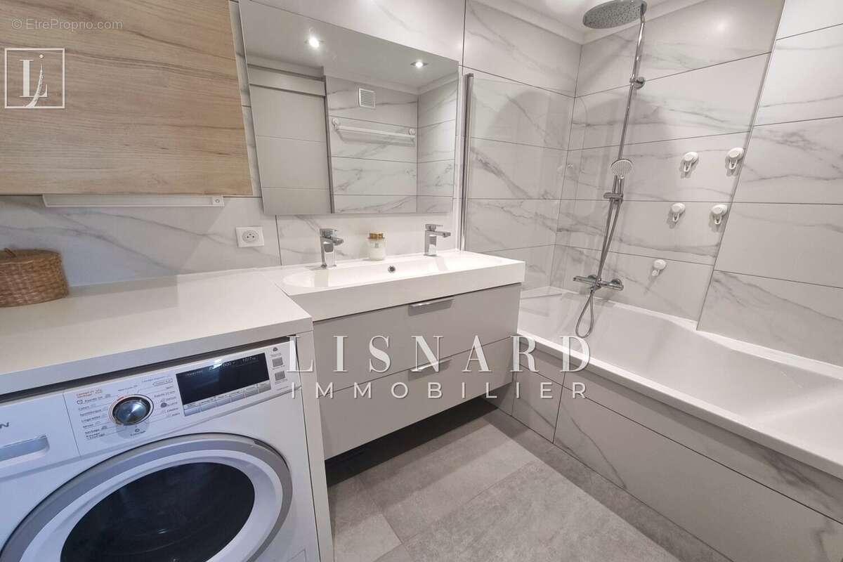 Appartement à VALLAURIS