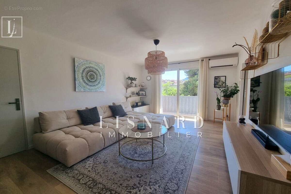 Appartement à VALLAURIS