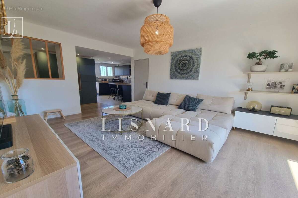 Appartement à VALLAURIS