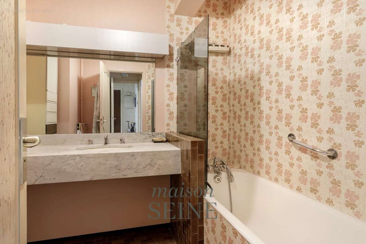 Appartement à NEUILLY-SUR-SEINE