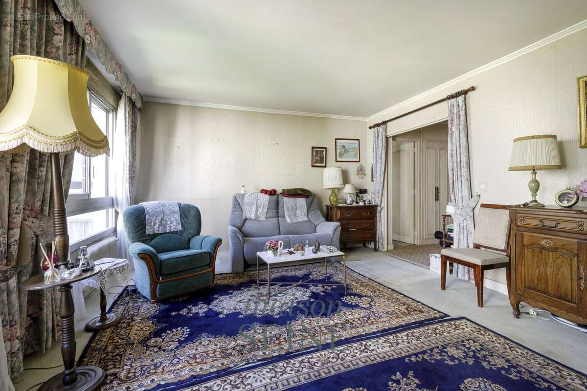 Appartement à NEUILLY-SUR-SEINE