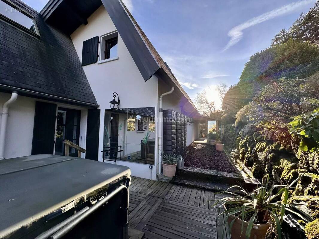 Maison à LA CROIX-DE-LA-ROCHETTE