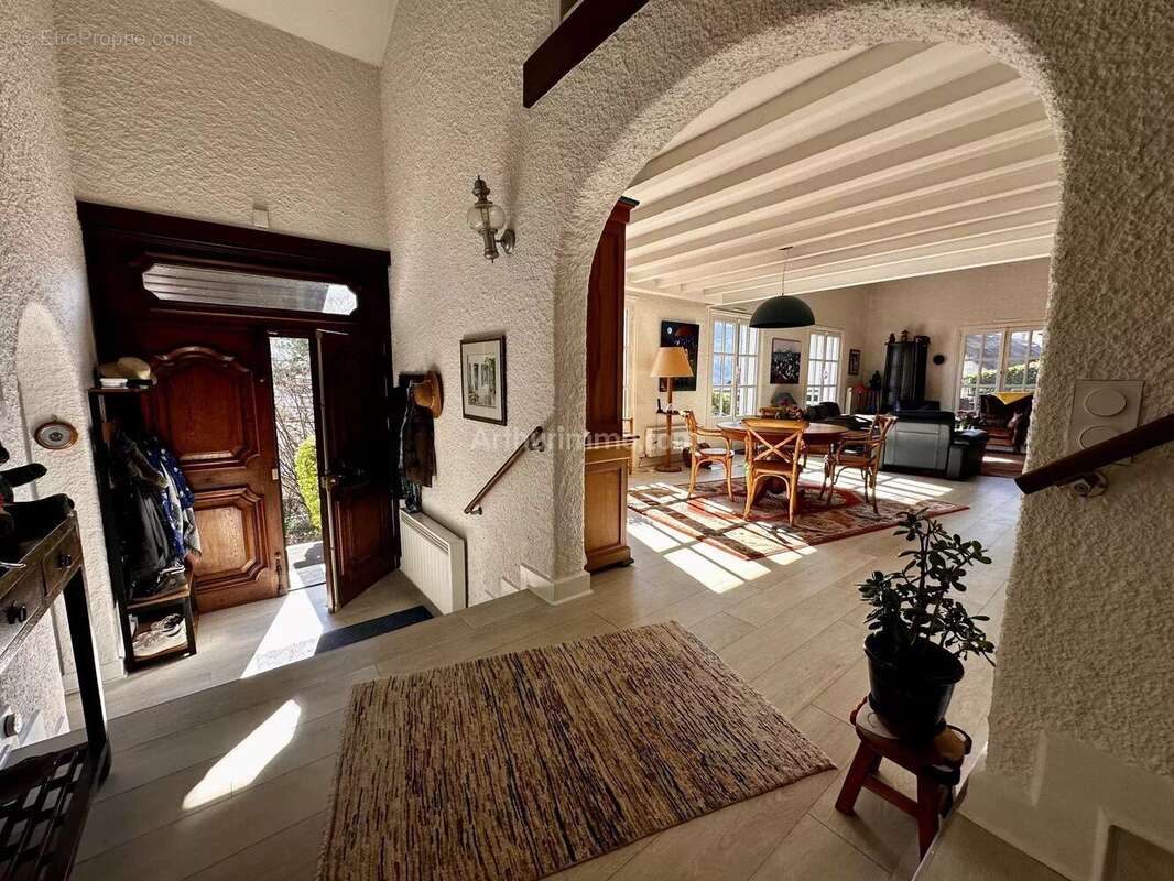 Maison à LA CROIX-DE-LA-ROCHETTE