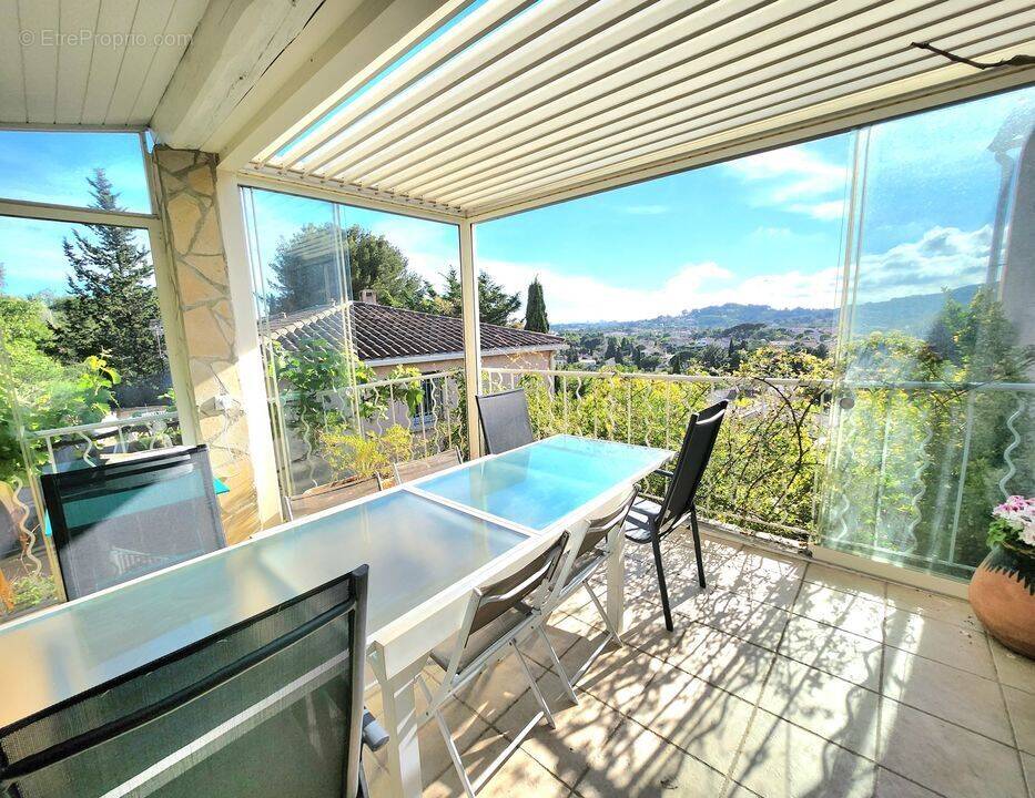  CHATEAU GOMBERT / MAISON D&#039;HOTES 242 M² HABITABLE / - Maison à MARSEILLE-13E