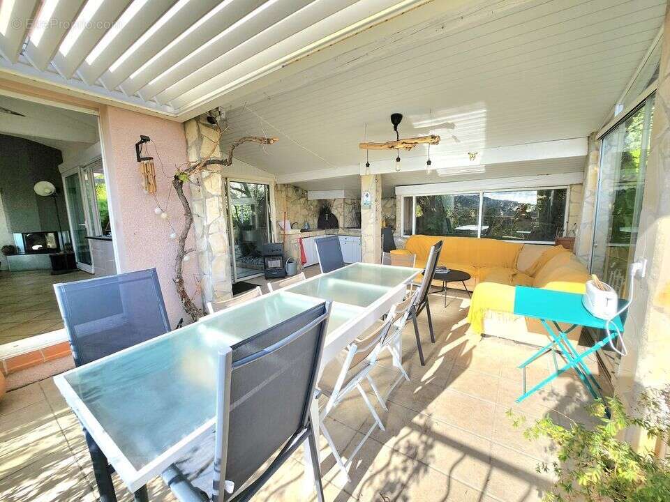 CHATEAU GOMBERT / MAISON D'HOTES 242 M² HABITABLE / - Maison à MARSEILLE-13E