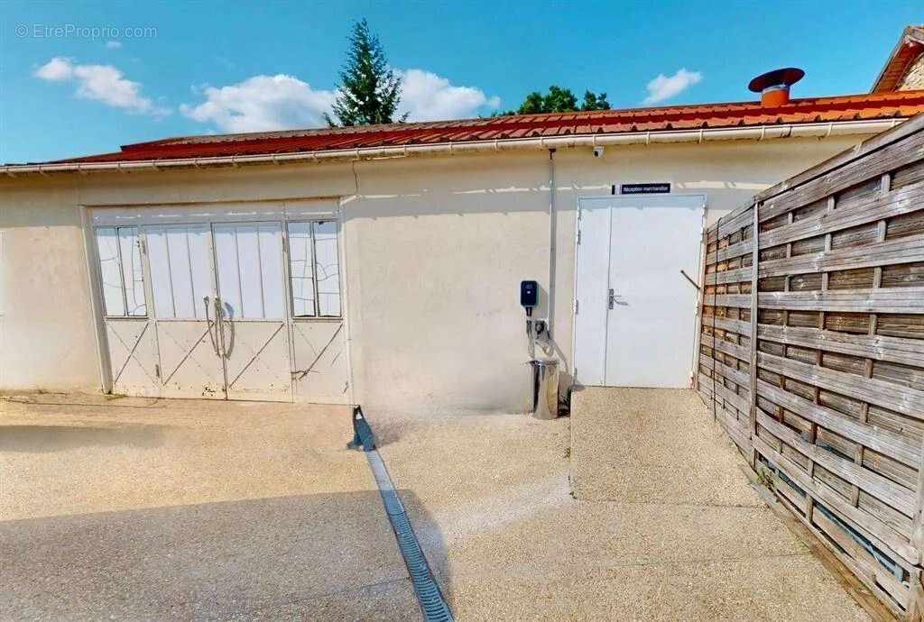 Commerce à CLAIREFONTAINE-EN-YVELINES