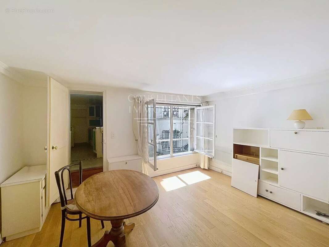 Appartement à PARIS-7E