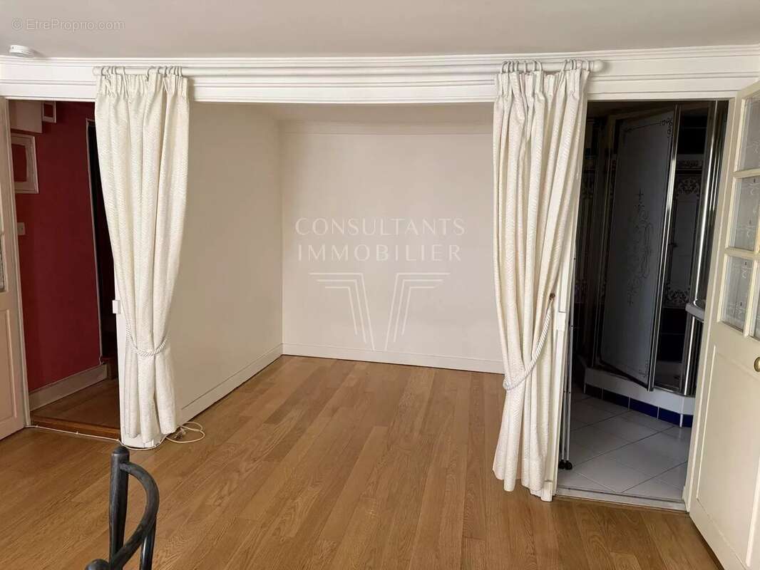 Appartement à PARIS-7E