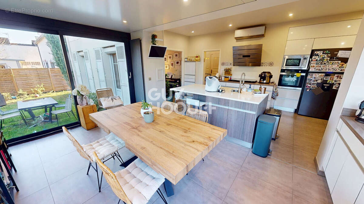 Maison à LES PAVILLONS-SOUS-BOIS