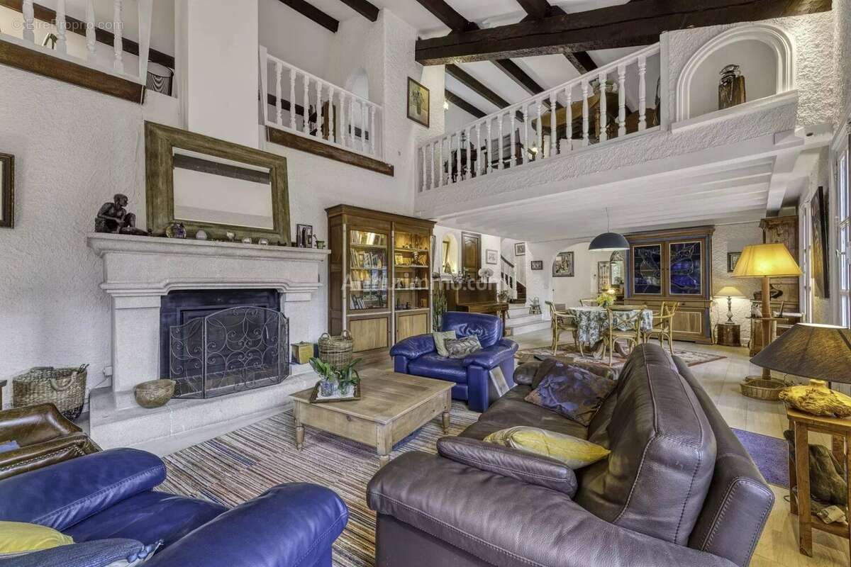 Maison à LA CROIX-DE-LA-ROCHETTE