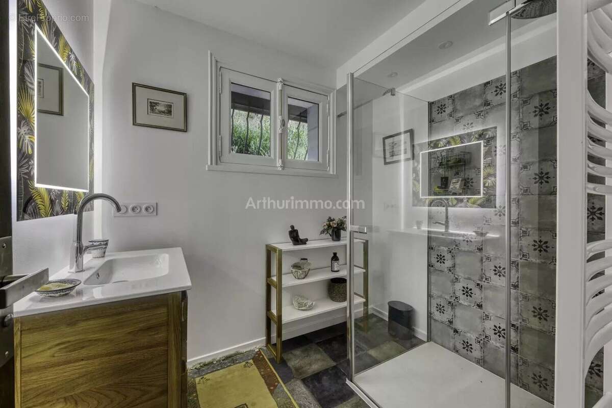 Maison à LA CROIX-DE-LA-ROCHETTE