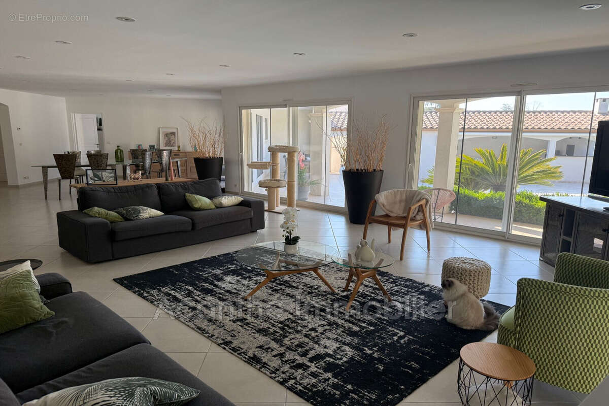 Maison à SUSSARGUES