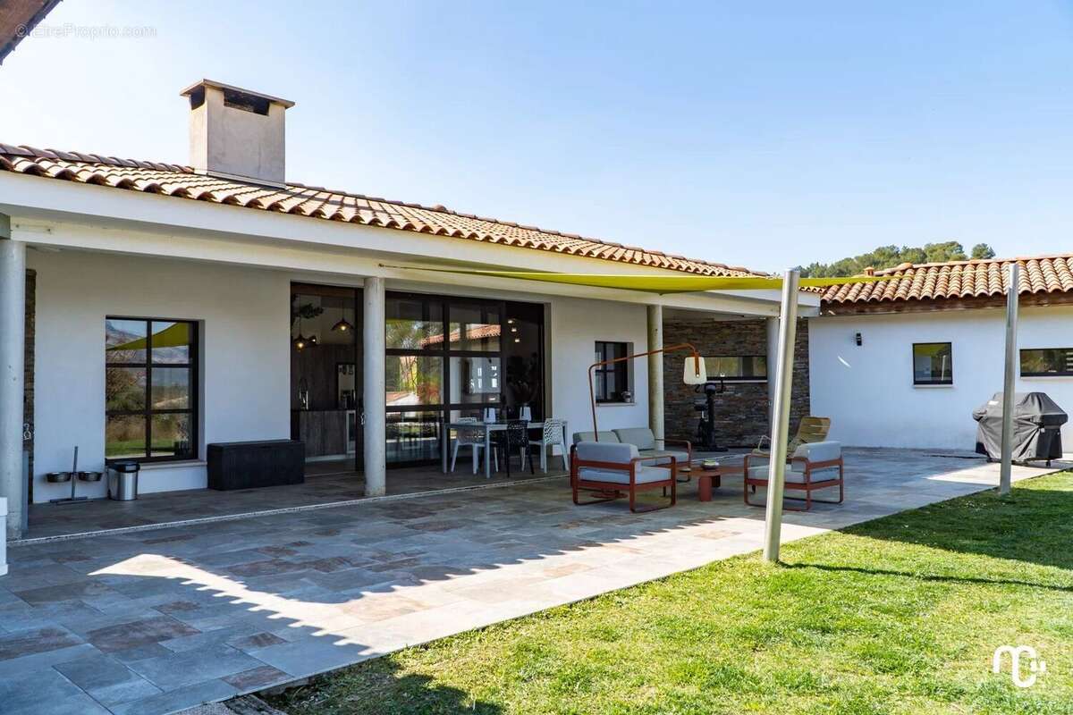 Maison à POURRIERES