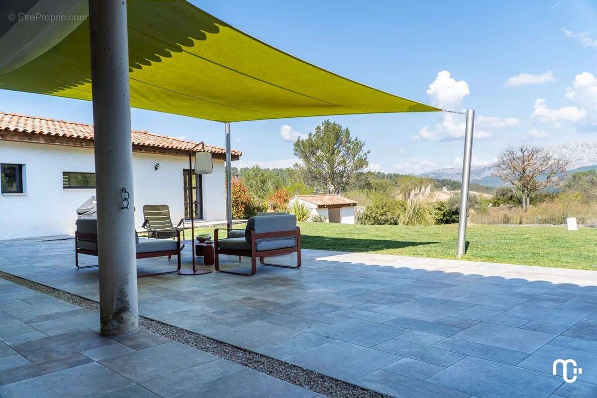 Maison à POURRIERES