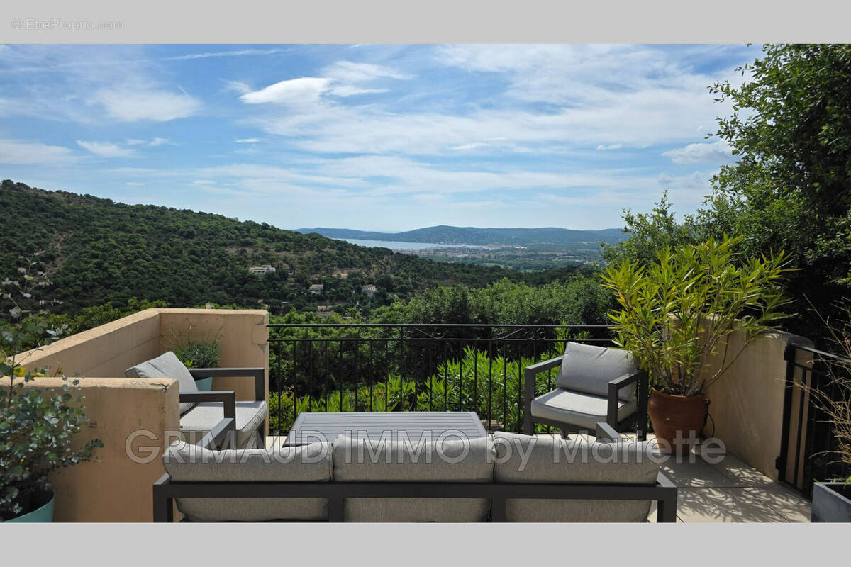 Appartement à GRIMAUD