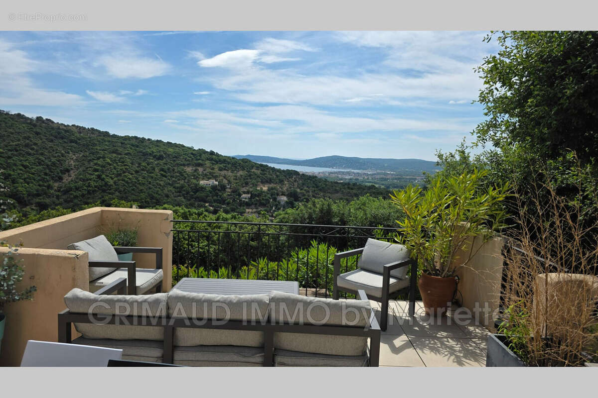 Appartement à GRIMAUD