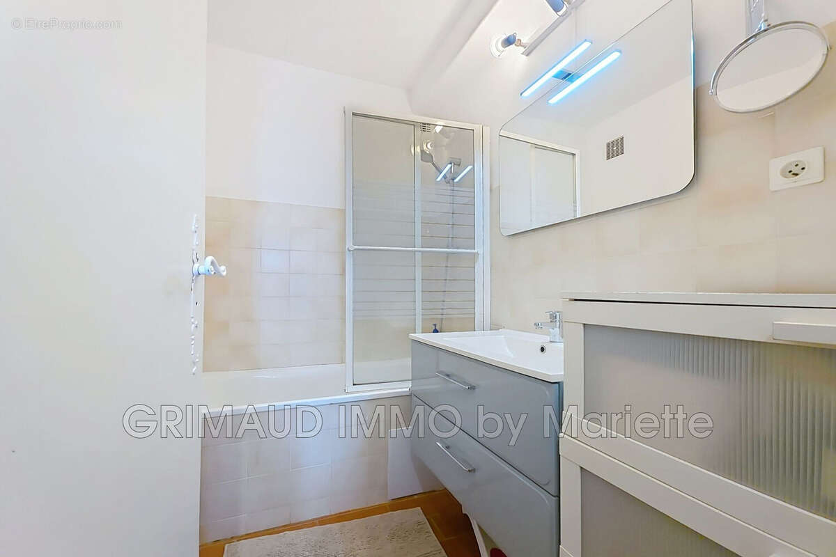 Appartement à GRIMAUD