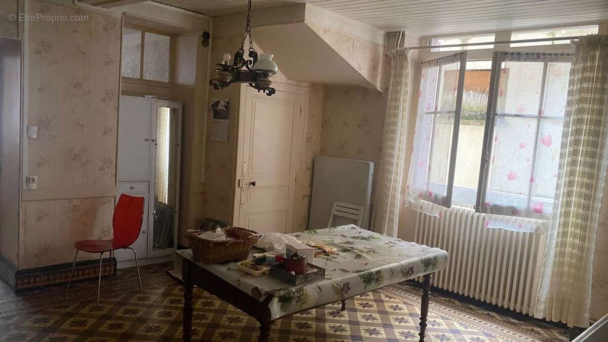 Maison à AOUSTE-SUR-SYE