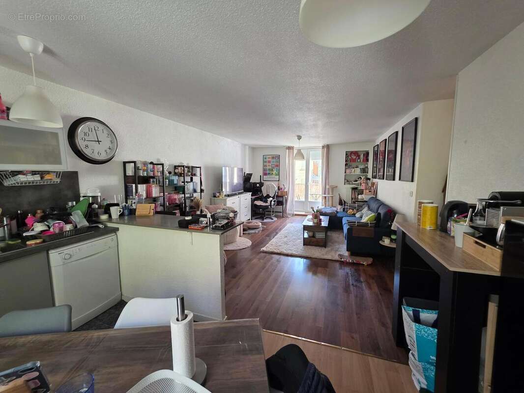   - Appartement à NEUVY