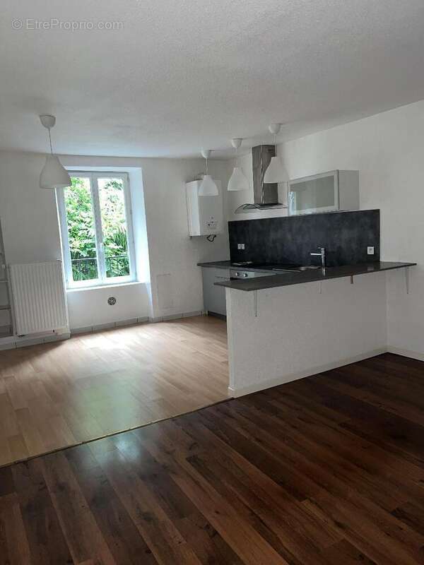   - Appartement à NEUVY