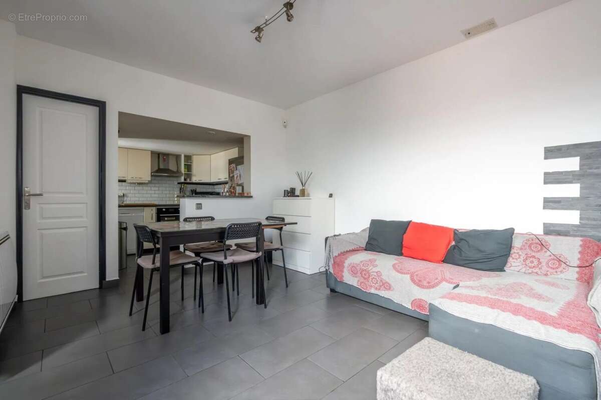 Maison à LE PERREUX-SUR-MARNE