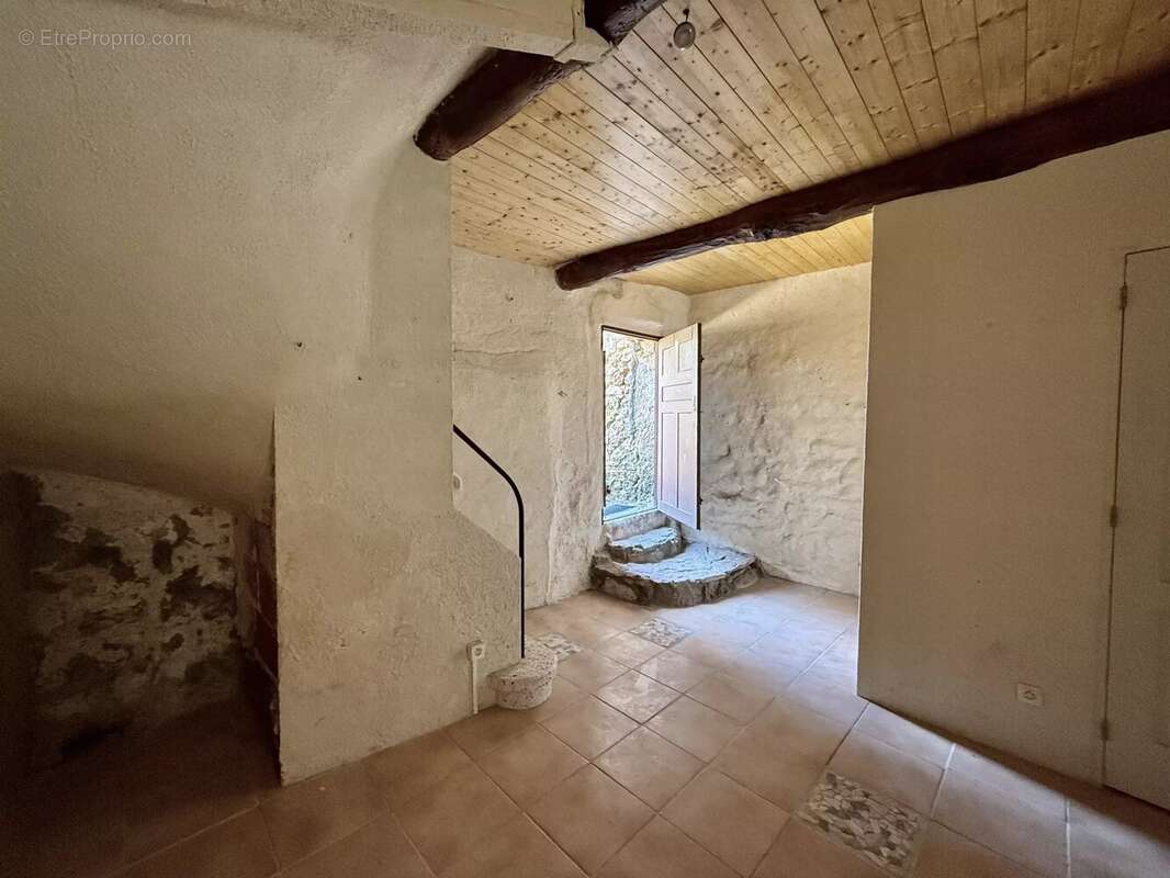 Maison à FEUILLA