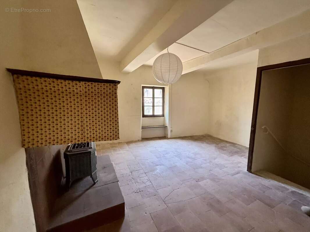 Maison à FEUILLA