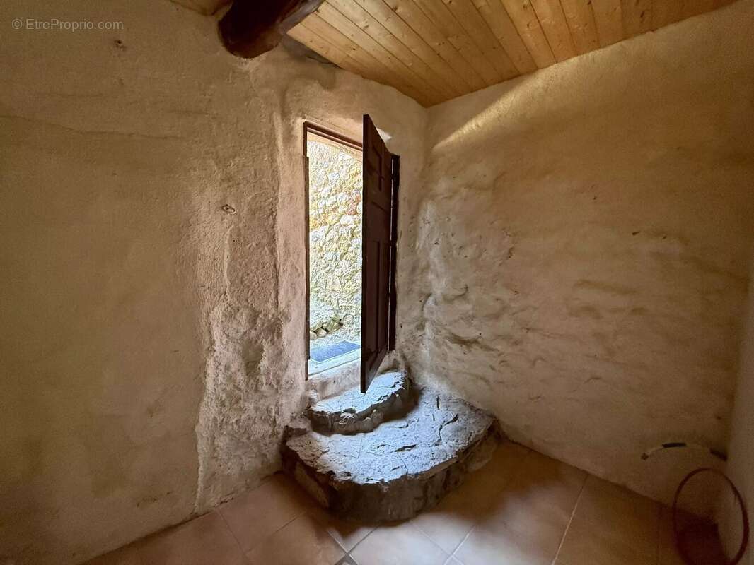 Maison à FEUILLA