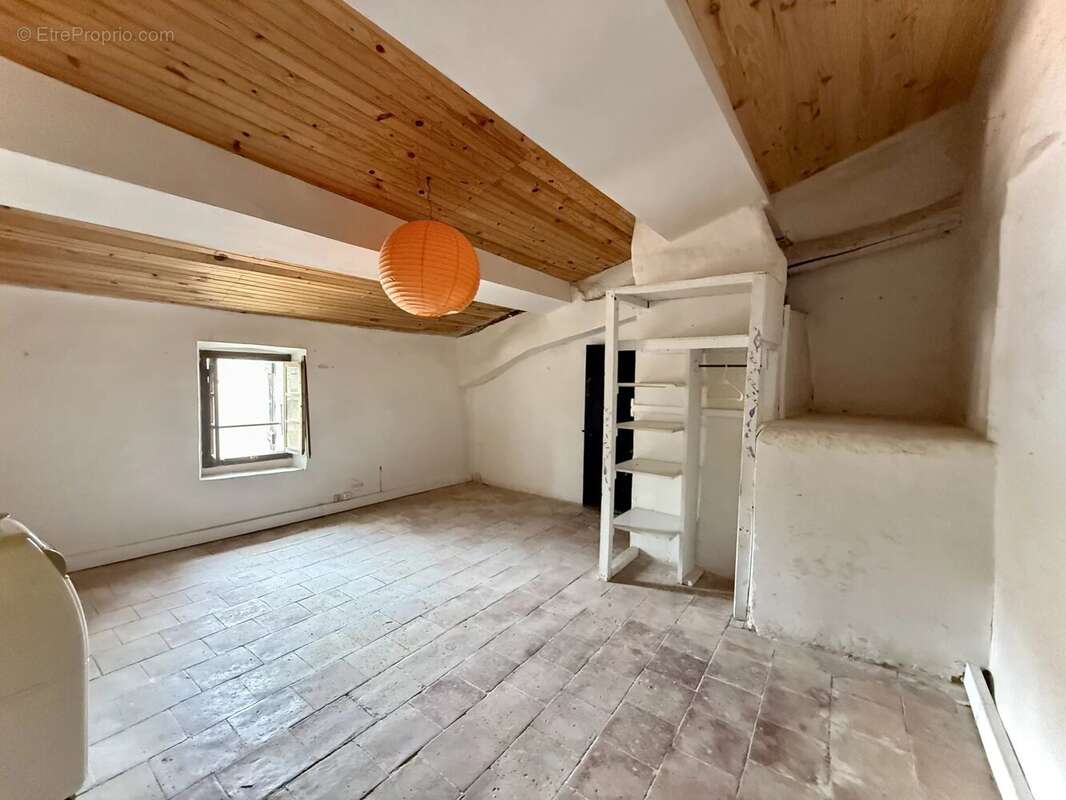 Maison à FEUILLA