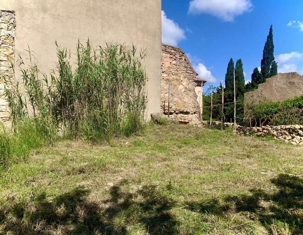 Maison à FEUILLA