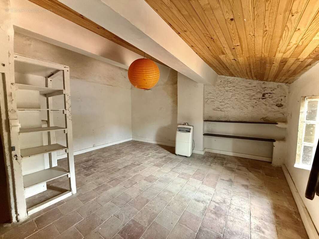 Maison à FEUILLA