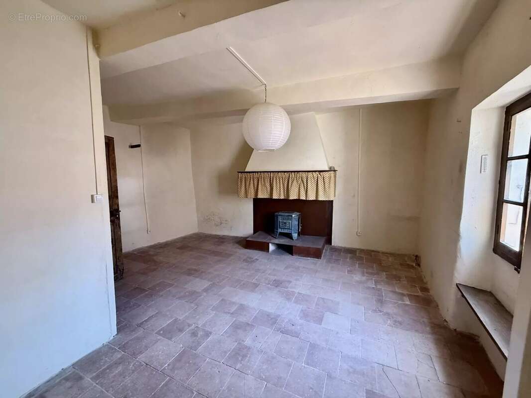Maison à FEUILLA