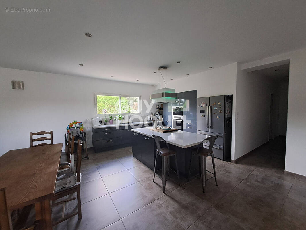 Maison à SAINT-MARCEL-DE-CAREIRET